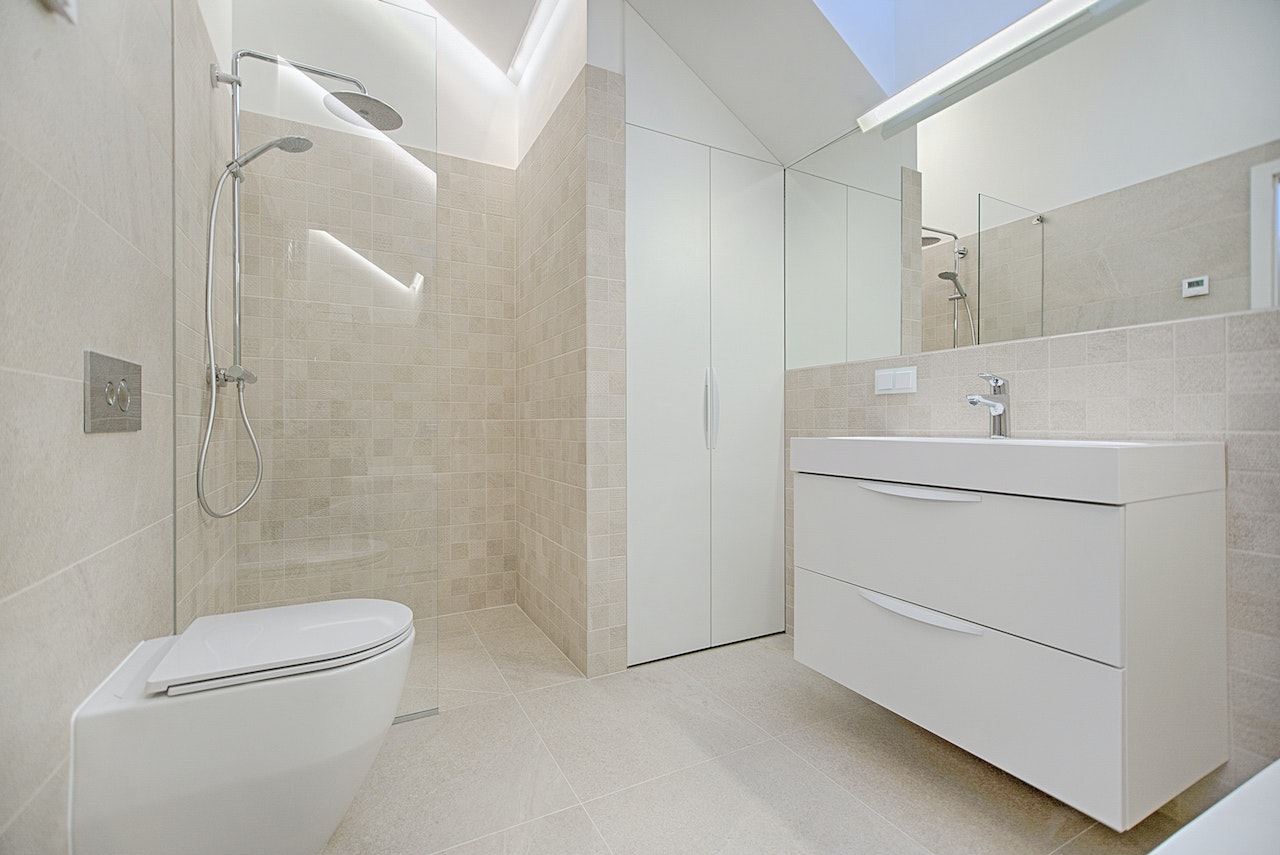 Limpeza de banheiro: Principais dicas para você deixar seu banheiro brilhando